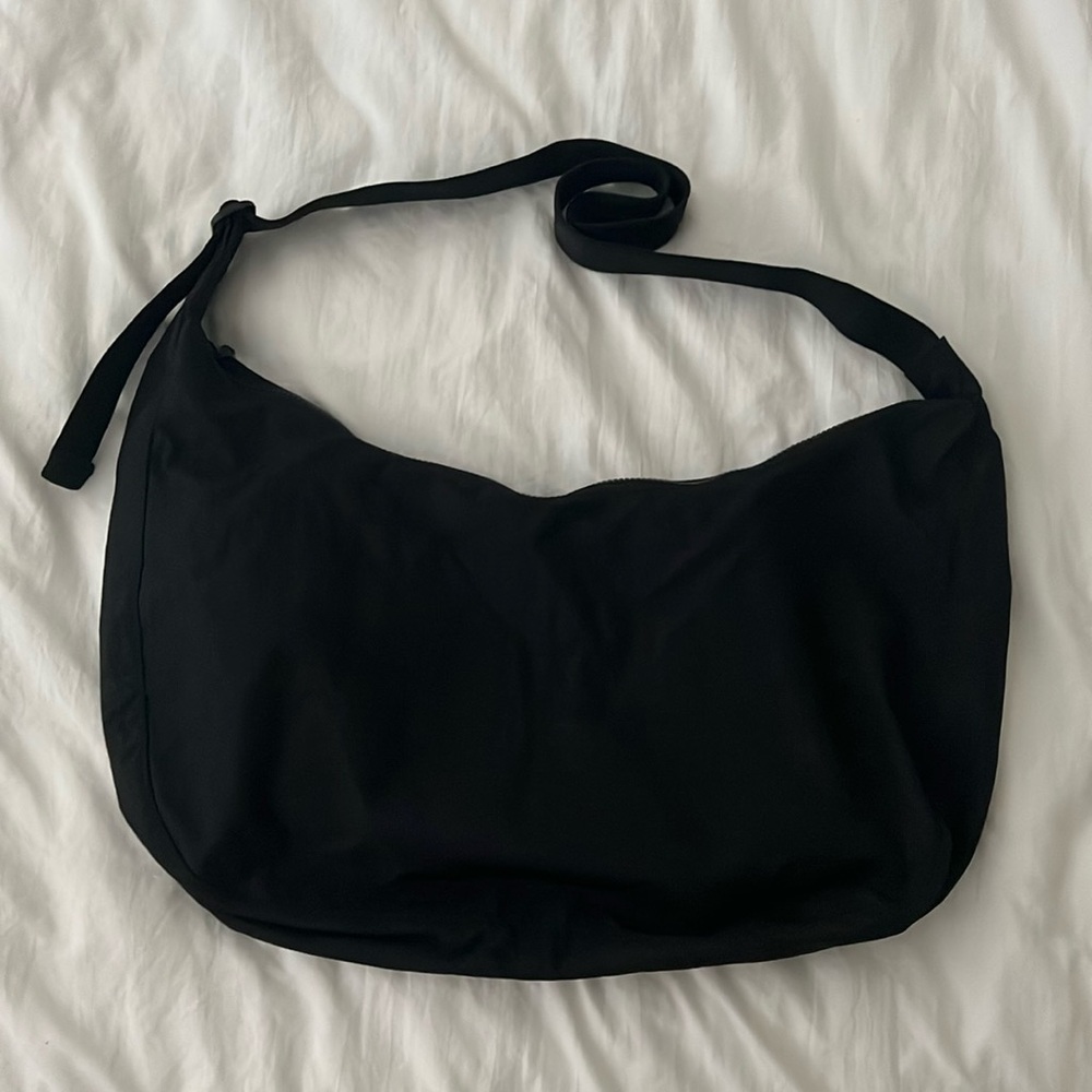 LARGE CRESCENT BAGGU BAG
